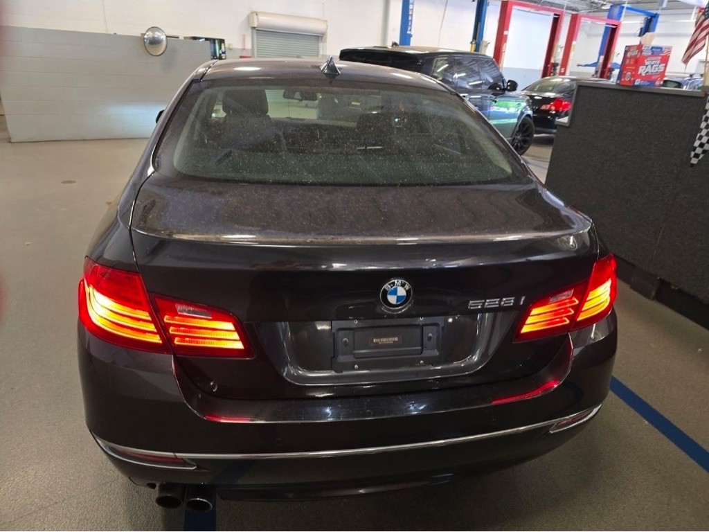 2016 BMW 5 Series Image 9