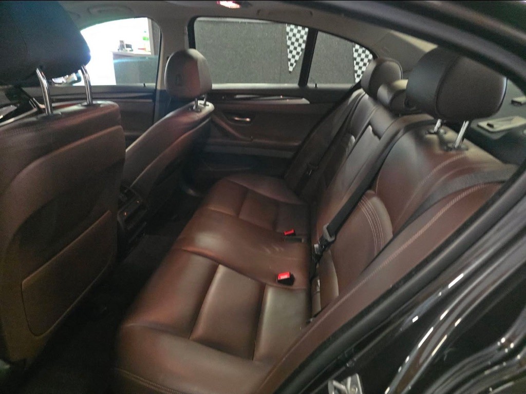 2016 BMW 5 Series Image 11
