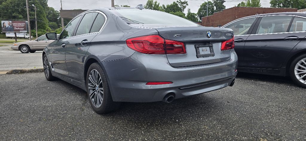 2017 BMW 5 Series Image 2
