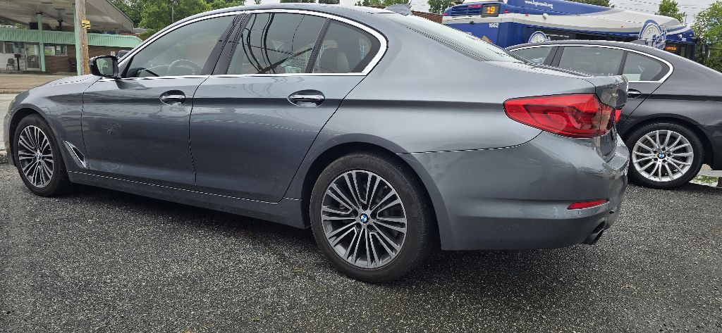 2017 BMW 5 Series Image 3