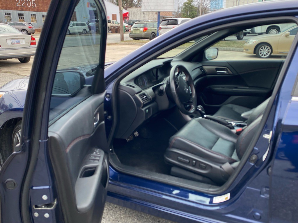 2017 Honda Accord Image 8