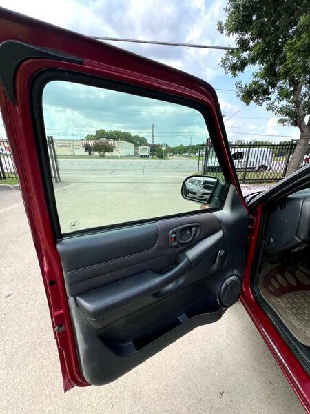 2003 Chevrolet S10 Image 16