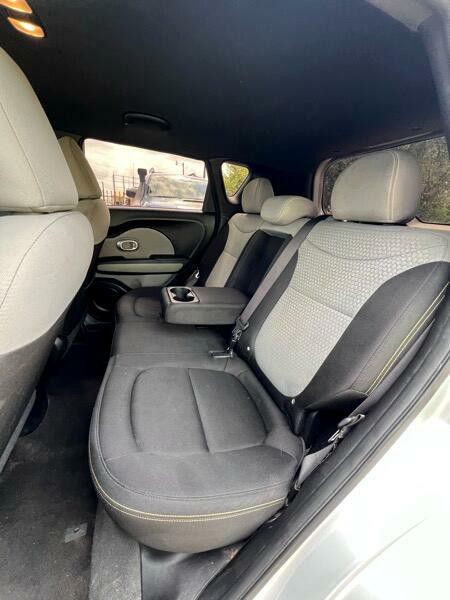 2016 Kia Soul Image 19