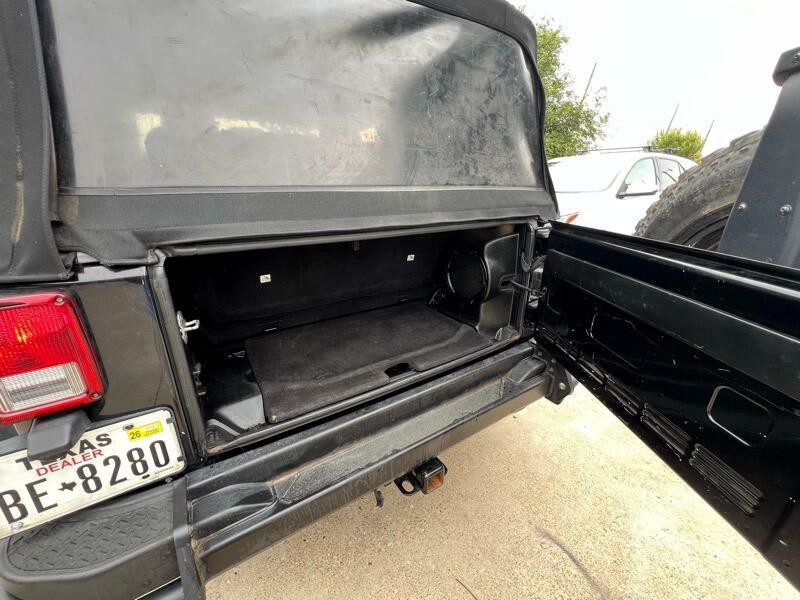 2013 Jeep Wrangler Image 24