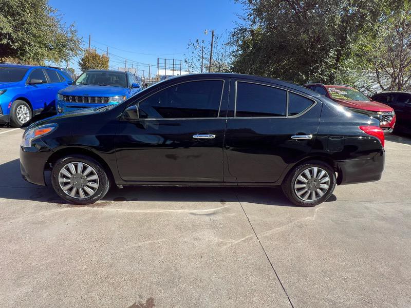 2016 Nissan Versa Image 3