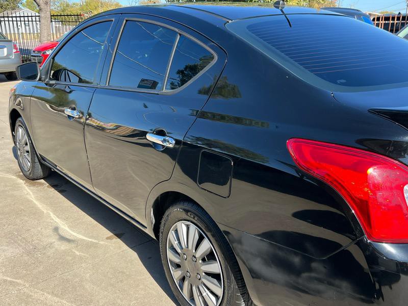 2016 Nissan Versa Image 7