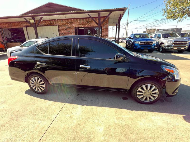 2016 Nissan Versa Image 9