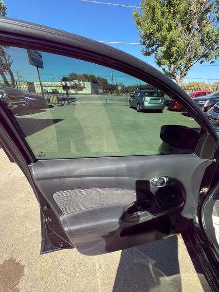 2016 Nissan Versa Image 12