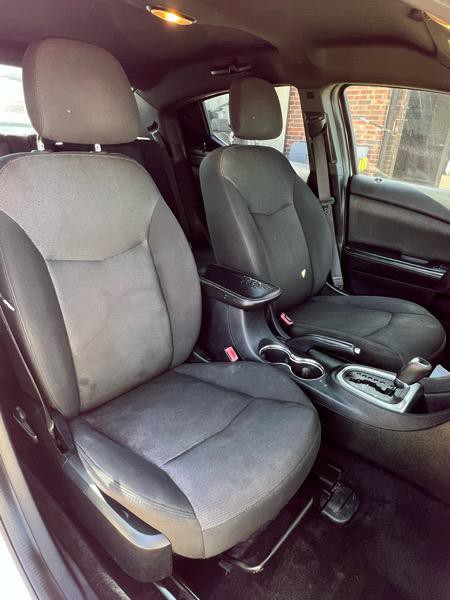 2014 Dodge Avenger Image 18