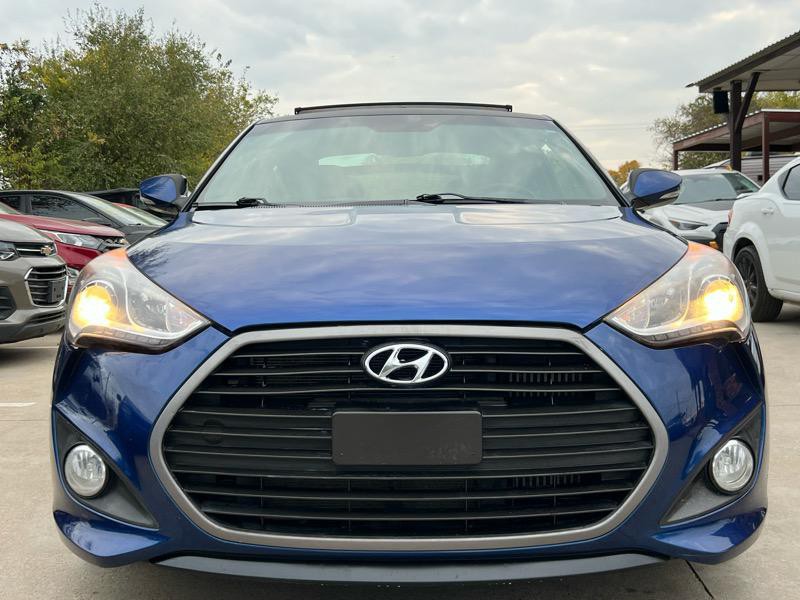 2016 Hyundai Veloster Image 2