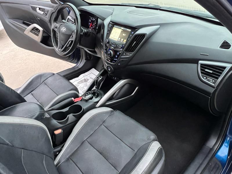 2016 Hyundai Veloster Image 17