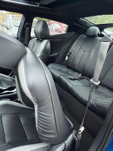 2016 Hyundai Veloster Image 18