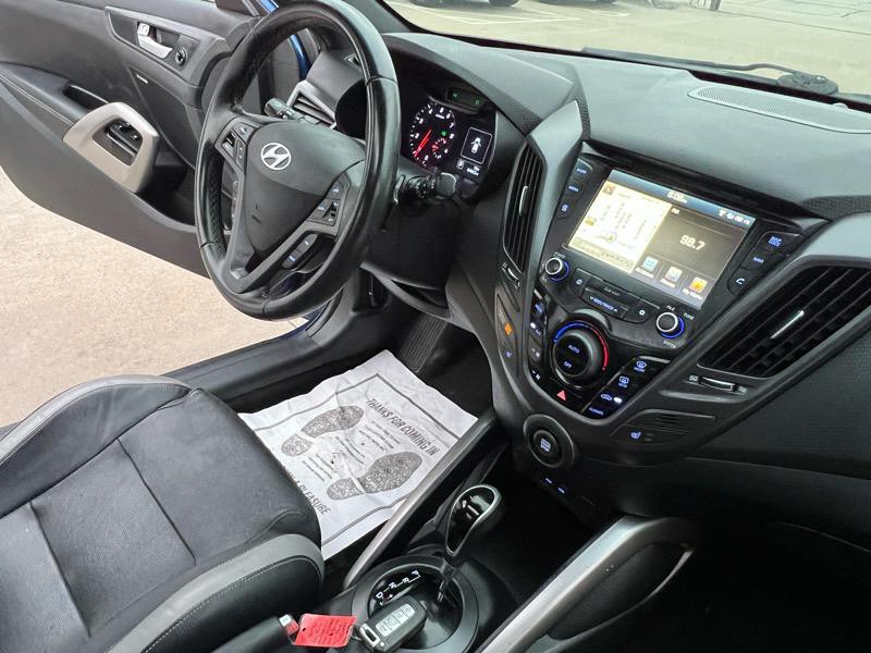 2016 Hyundai Veloster Image 22