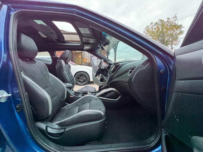 2016 Hyundai Veloster Image 25