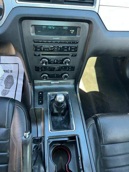 2011 Ford Mustang Image 18