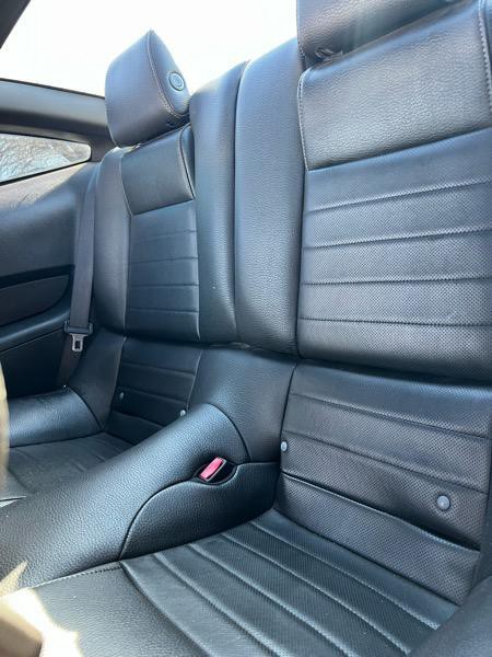 2011 Ford Mustang Image 21