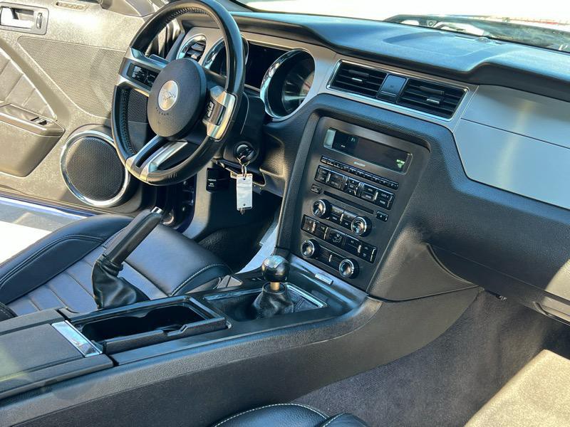 2011 Ford Mustang Image 25