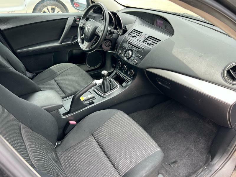 2013 Mazda Mazda3 Image 24