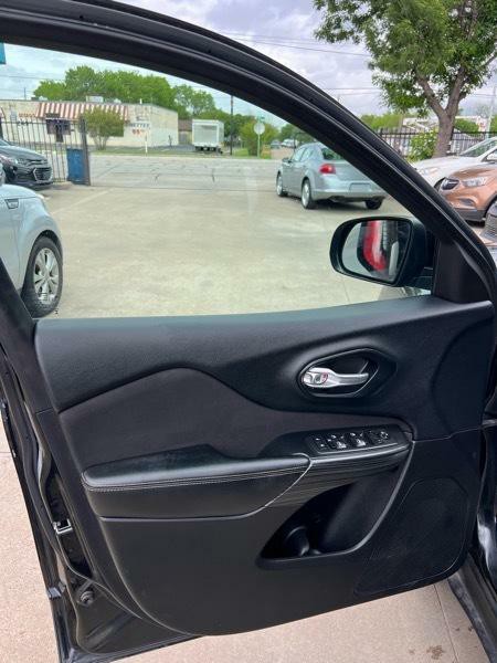 2015 Jeep Cherokee Image 14