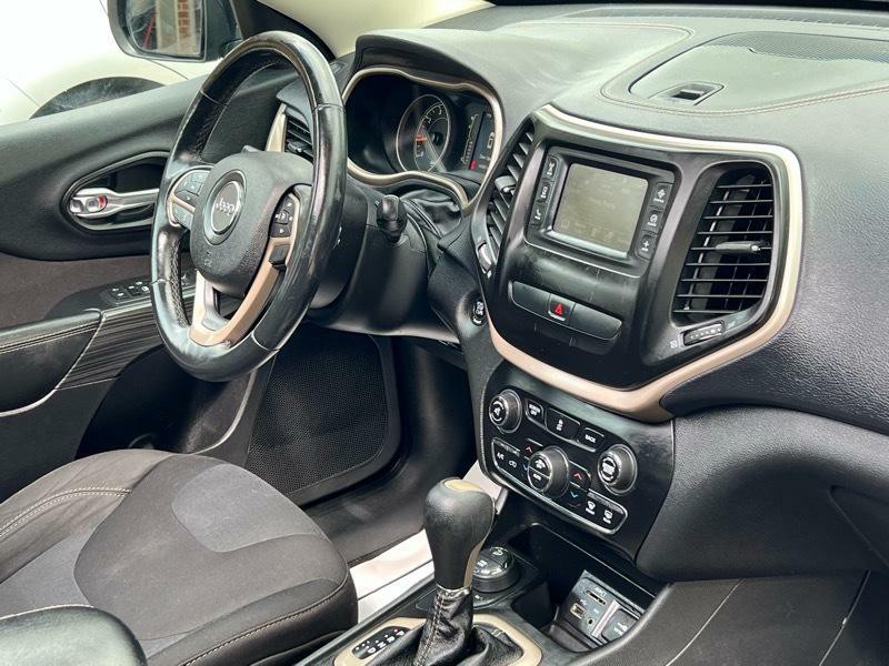 2015 Jeep Cherokee Image 24