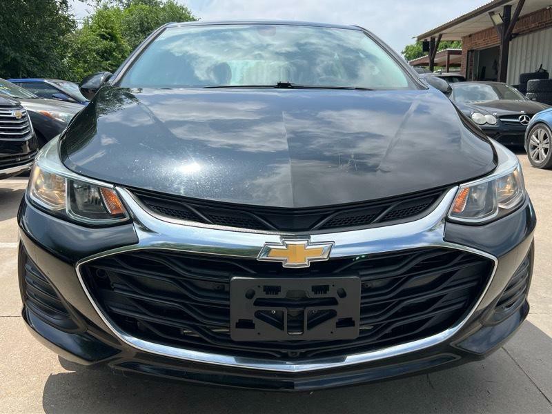 2019 Chevrolet Cruze Image 2