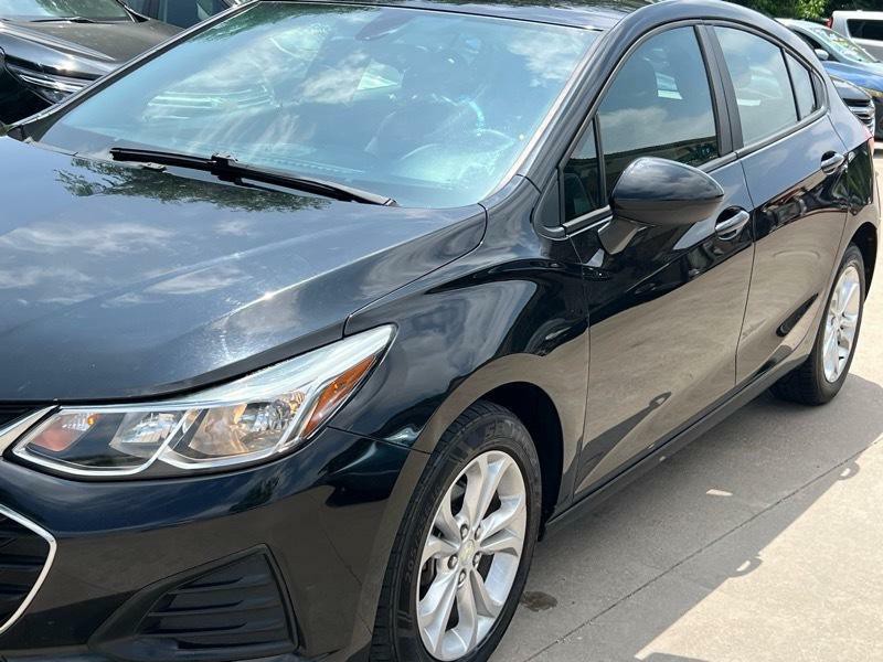2019 Chevrolet Cruze Image 4