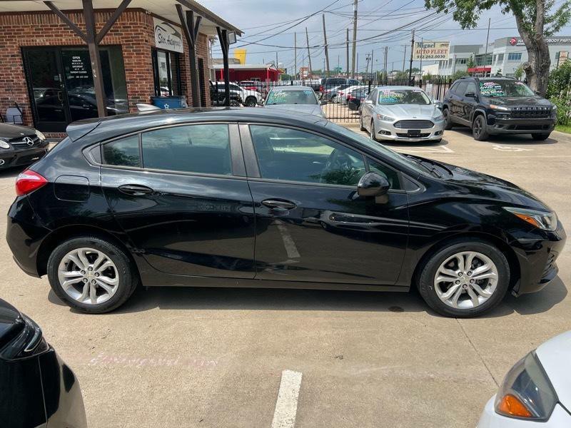 2019 Chevrolet Cruze Image 12