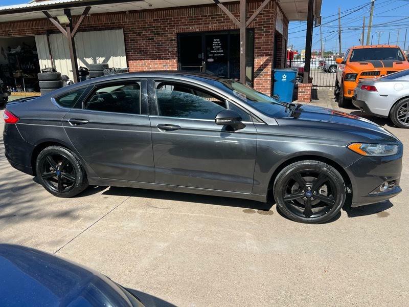 2016 Ford Fusion Image 11
