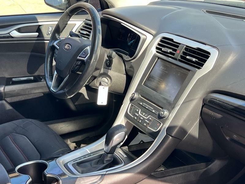 2016 Ford Fusion Image 24