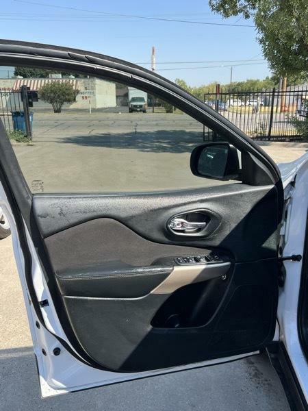 2018 Jeep Cherokee Image 16