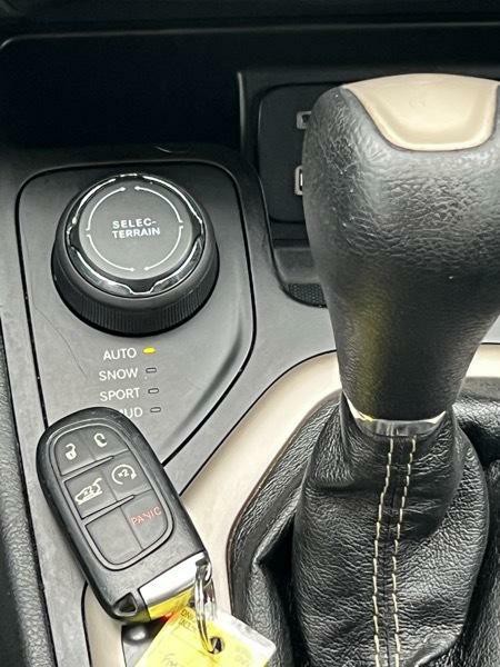 2015 Jeep Cherokee Image 17