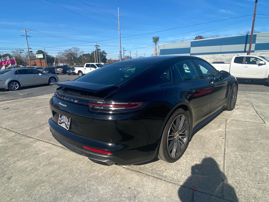 2018 Porsche Panamera Image 2