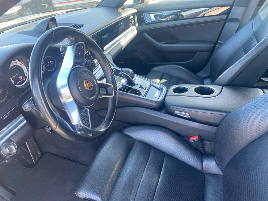 2018 Porsche Panamera Image 4