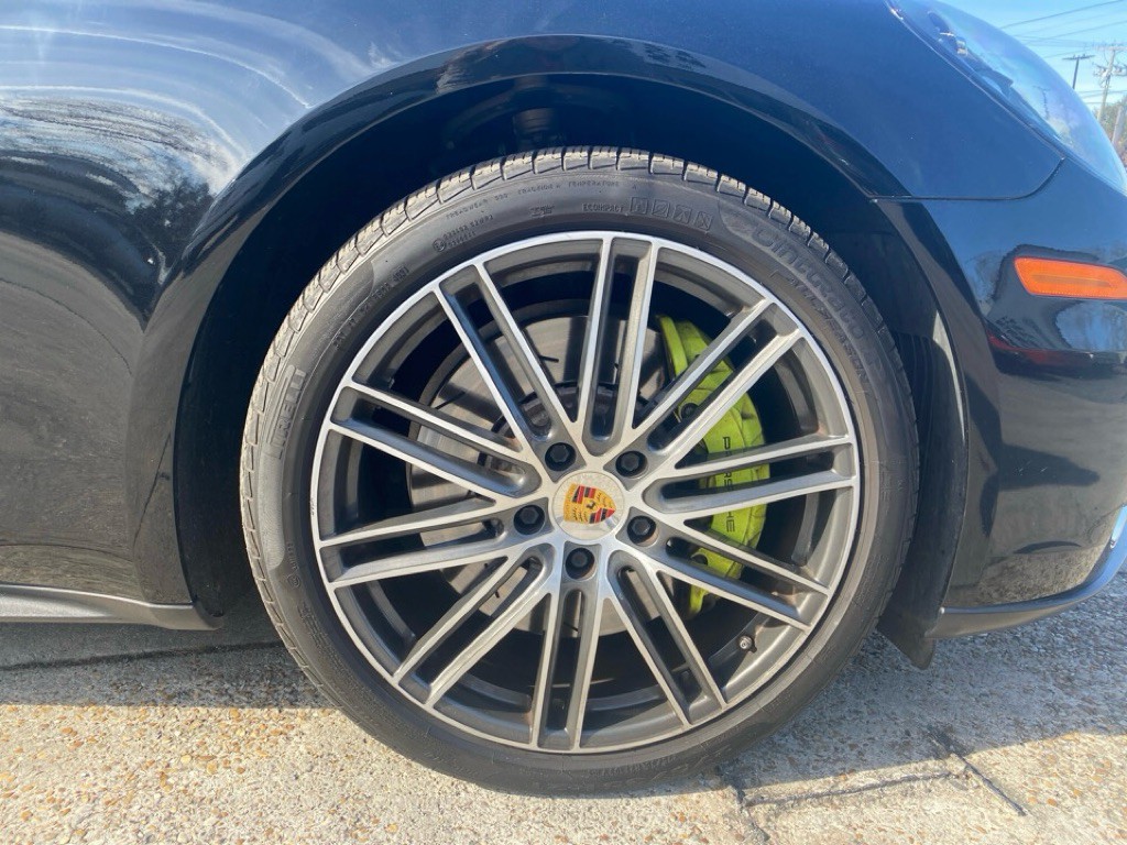 2018 Porsche Panamera Image 10