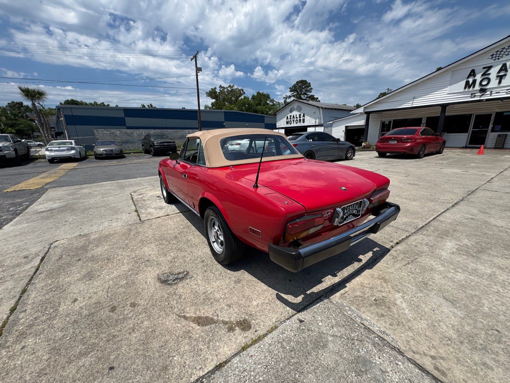 1982 FIAT 124 Spider Image 4