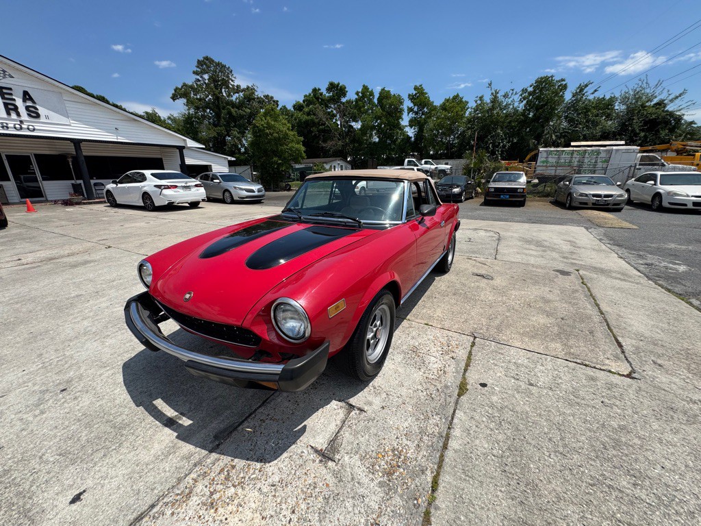 1982 FIAT 124 Spider Image 5