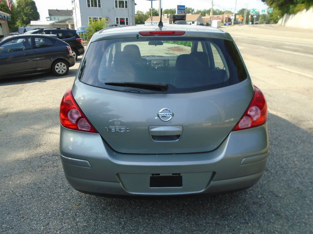 2012 Nissan Versa Image 4