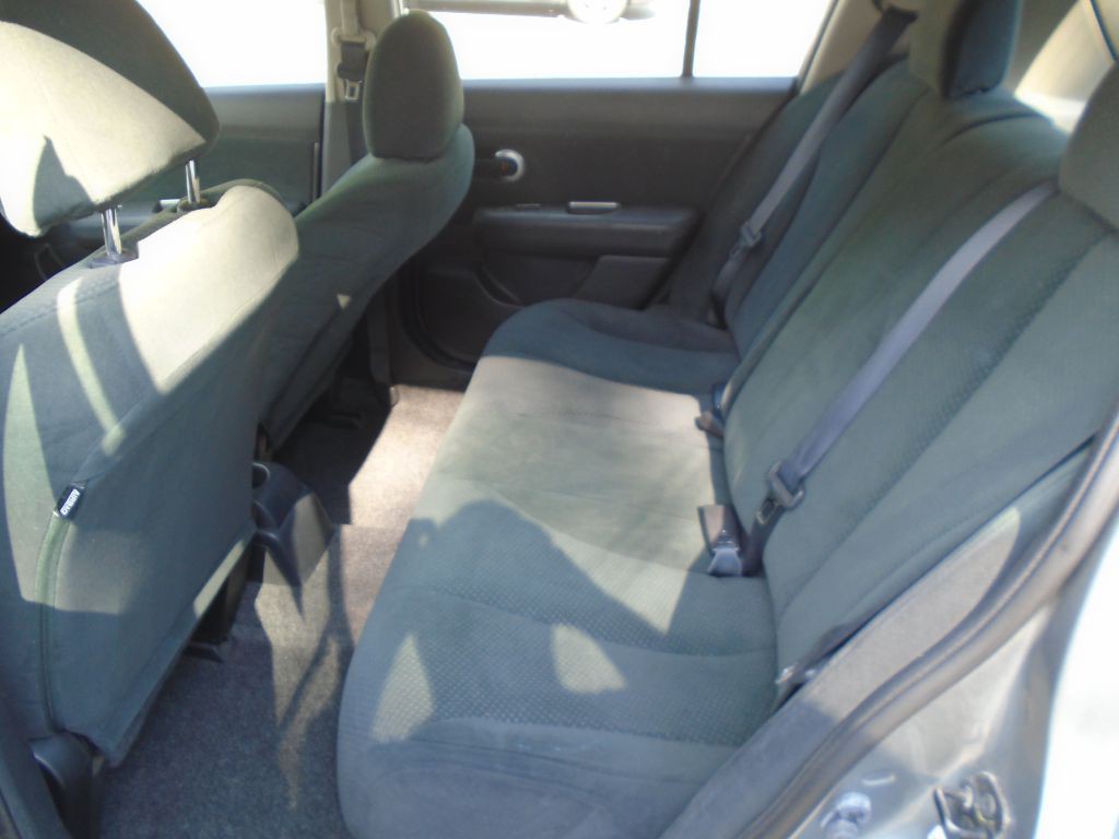 2012 Nissan Versa Image 7