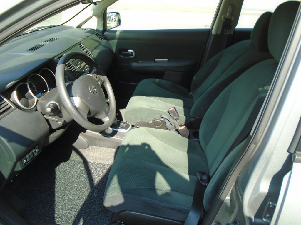2012 Nissan Versa Image 8