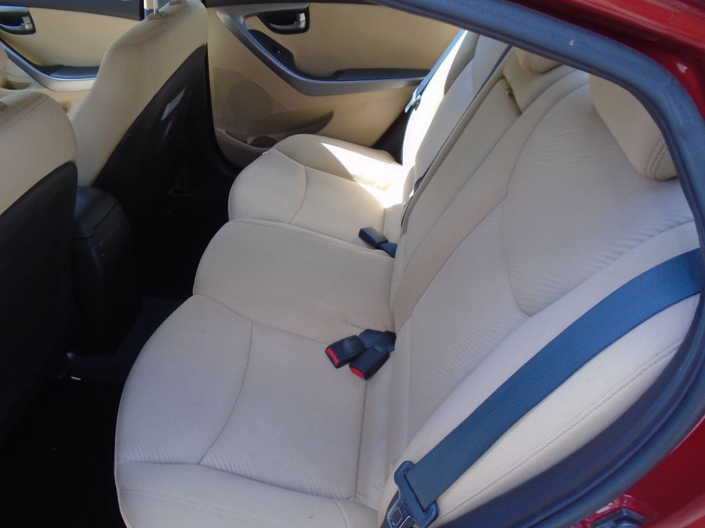 2013 Hyundai Elantra Image 7