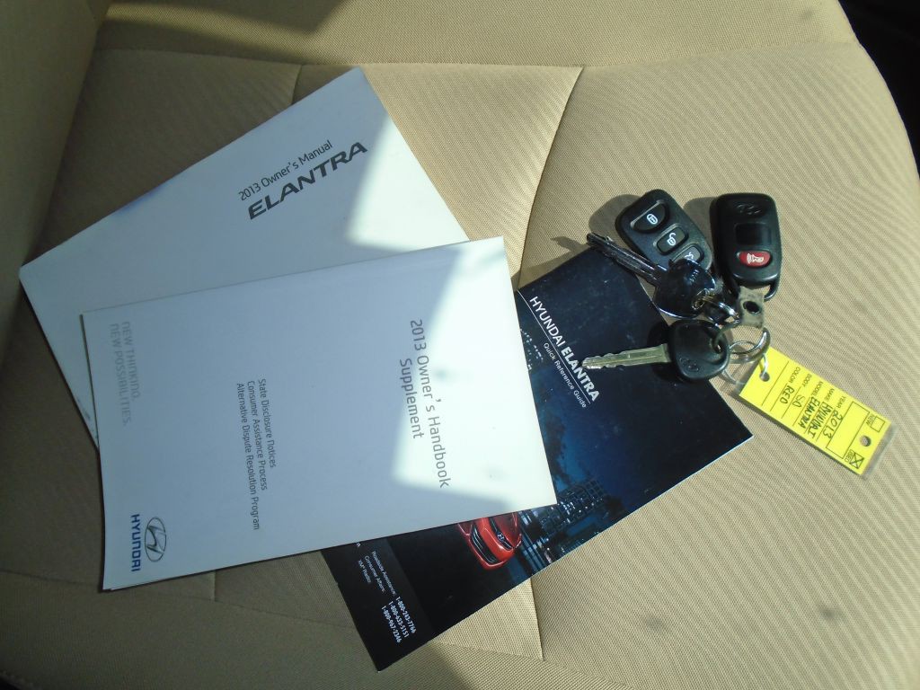 2013 Hyundai Elantra Image 10