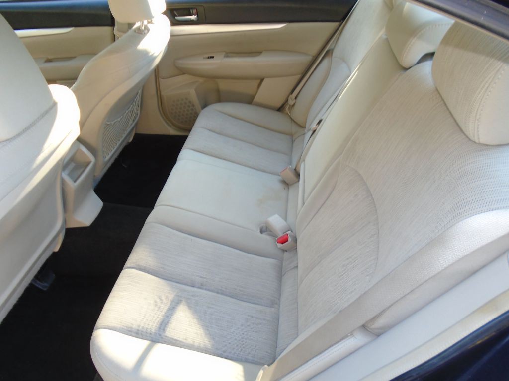 2013 Subaru Legacy Image 6