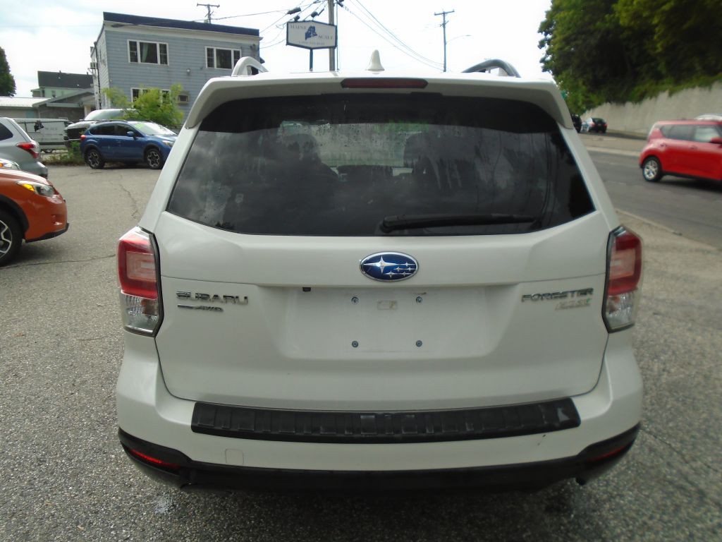 2017 Subaru Forester Image 4