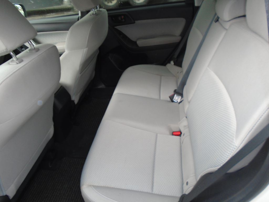 2017 Subaru Forester Image 6