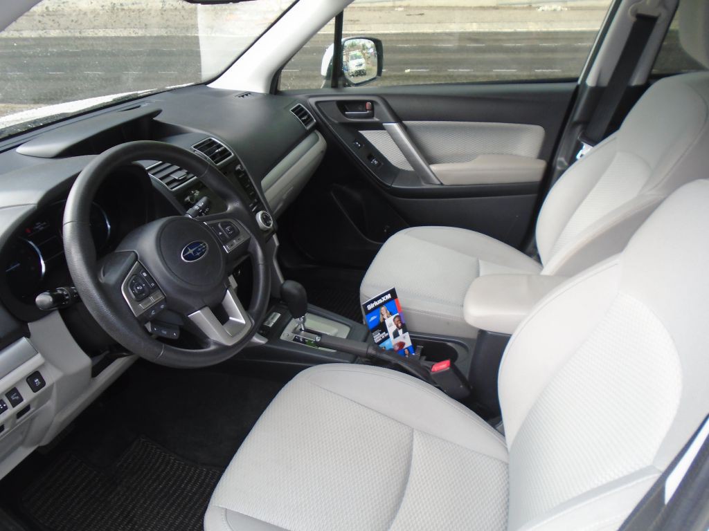 2017 Subaru Forester Image 8