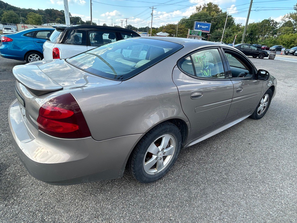 2006 Pontiac Grand Prix Image 8