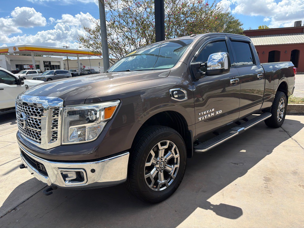 2017 Nissan Titan Image 2