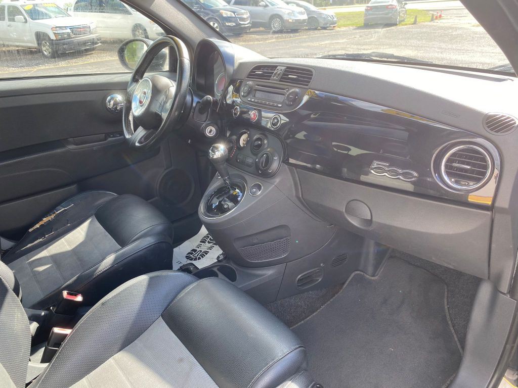 2012 FIAT 500 Image 2