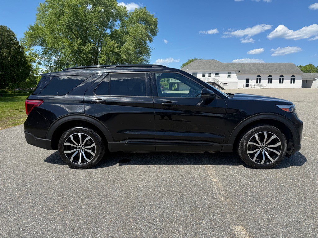 2020 Ford Explorer Image 2