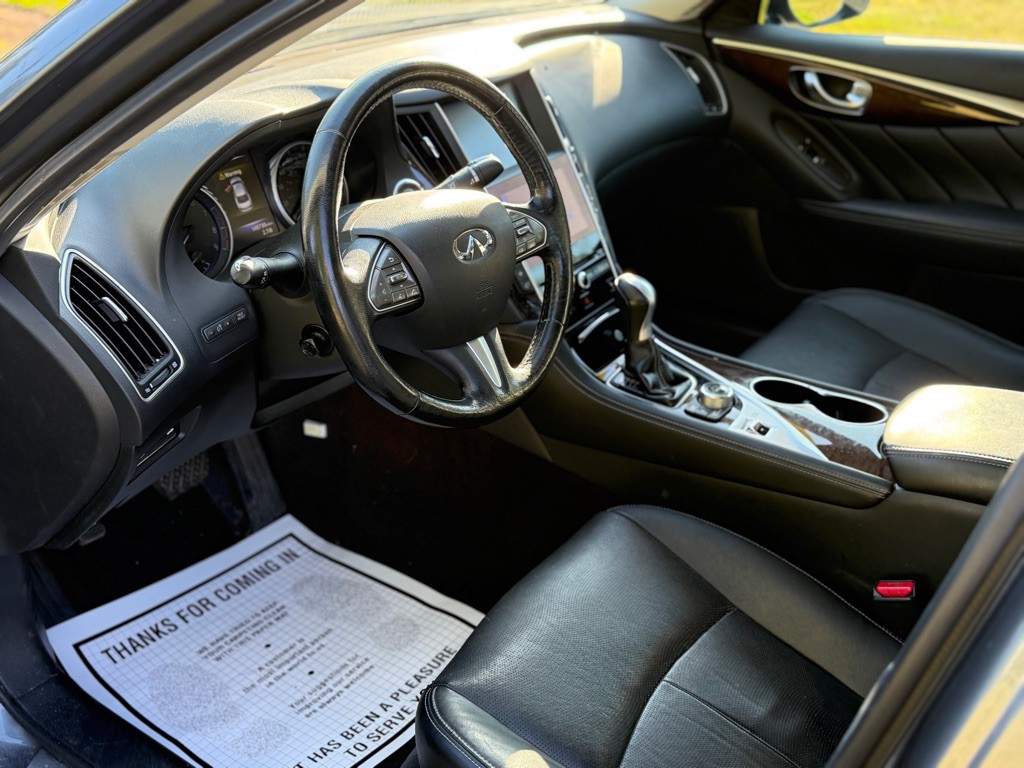 2016 INFINITI Q50 Image 9